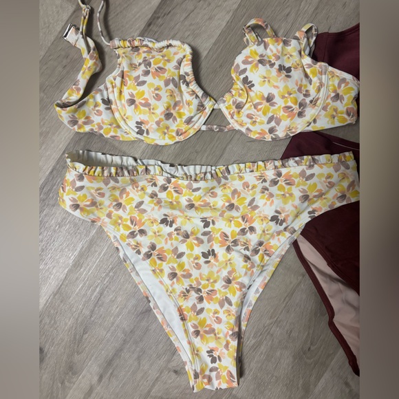 Cupshe bikini bundle L/Xl - Picture 2 of 4